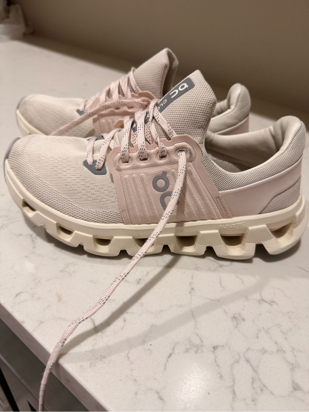 Oncloud Running Women's Cloudstyle Sneakers in Pale Pink and Cream